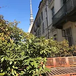 Camera Con Terrazzo Sotto La Mole